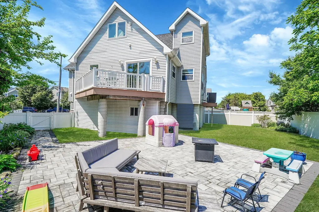 43 E Jackson Avenue Babylon NY 11702