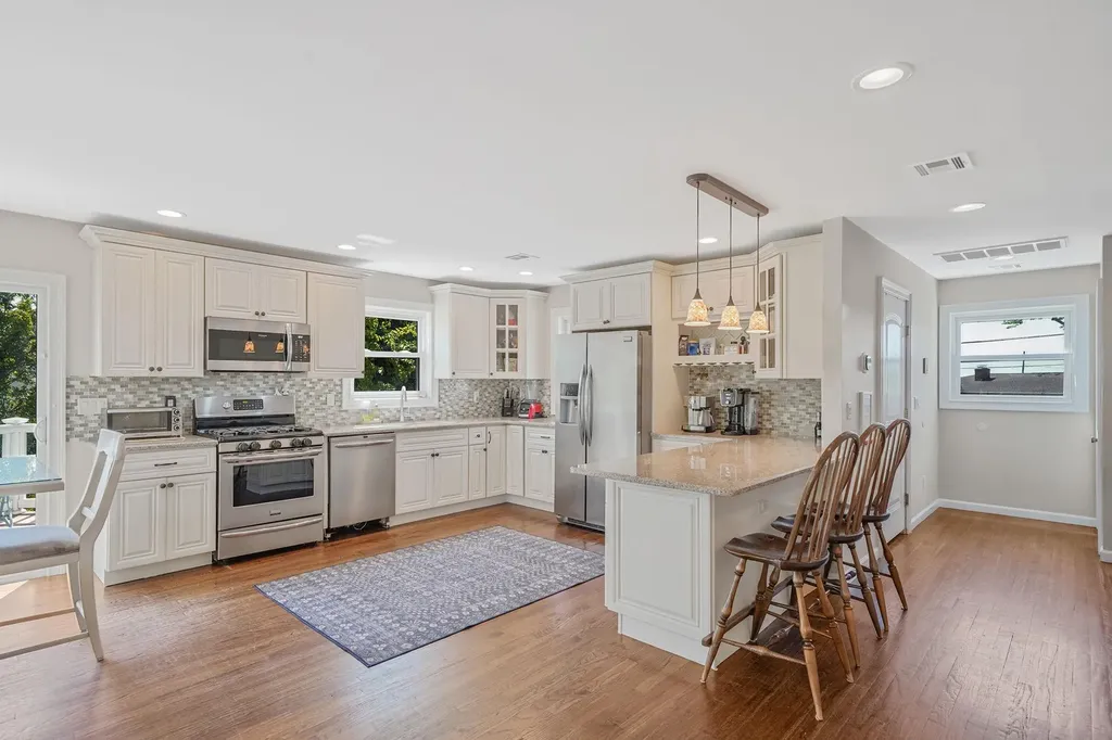 43 E Jackson Avenue Babylon NY 11702