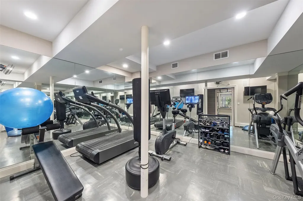 8 Ridgeview Circle Armonk NY 10504