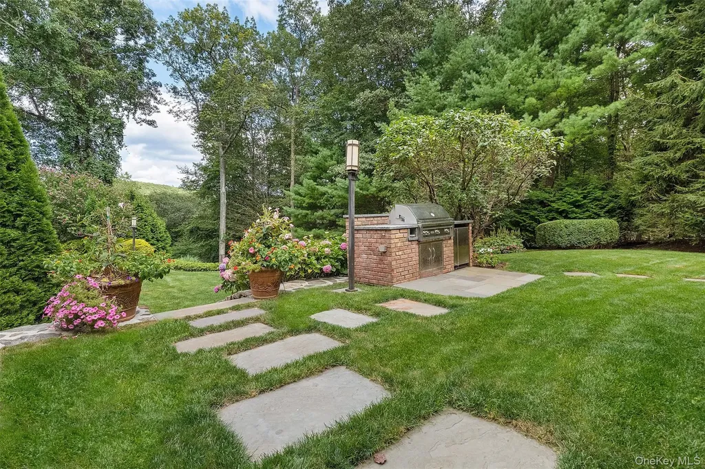 8 Ridgeview Circle Armonk NY 10504
