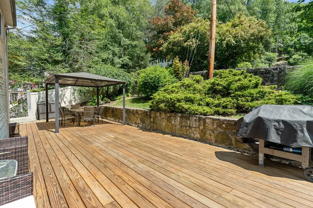 3 Indian Hill Road Mahopac NY 10541