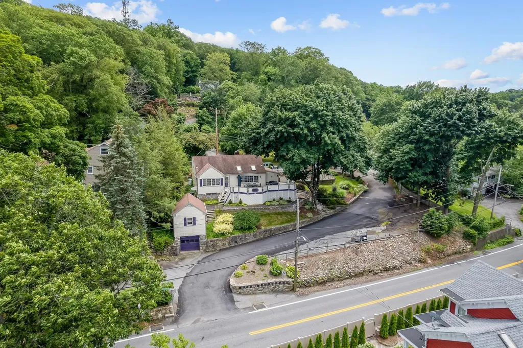 3 Indian Hill Road Mahopac NY 10541
