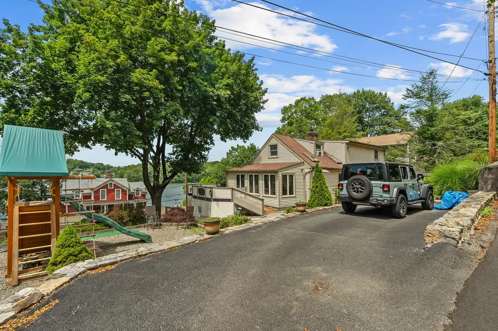 3 Indian Hill Road Mahopac NY 10541