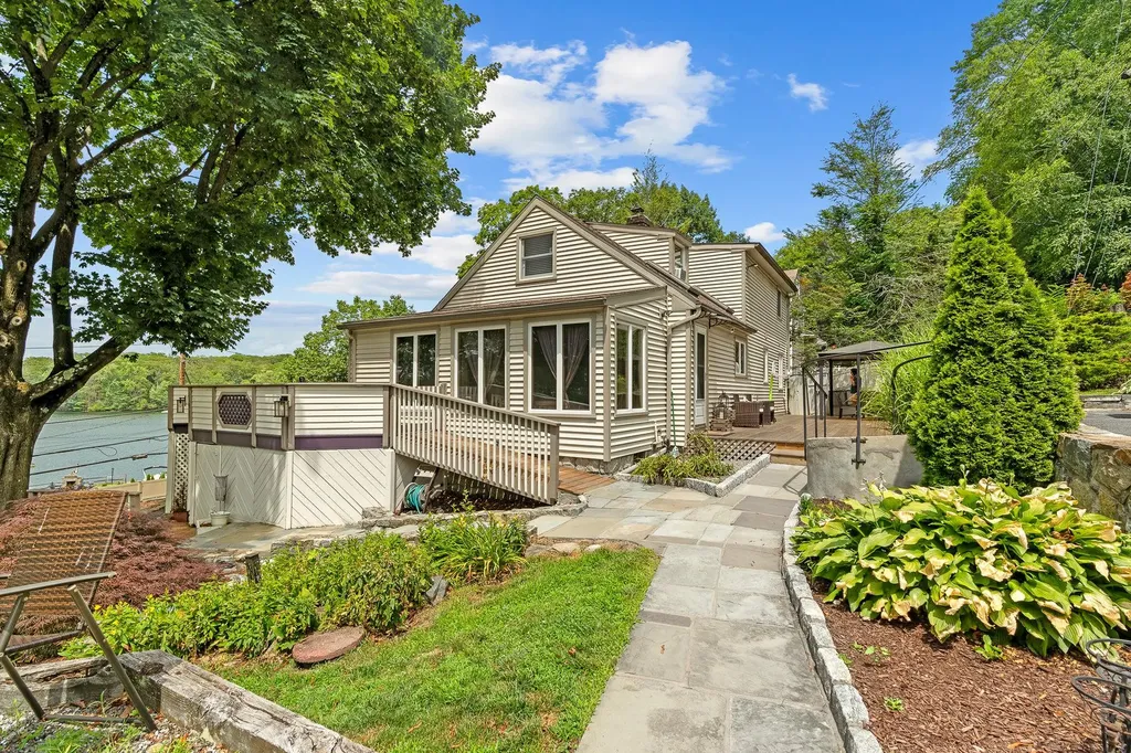 3 Indian Hill Road Mahopac NY 10541