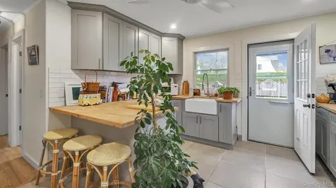 152 158 160 Church Lane Aquebogue NY 11901