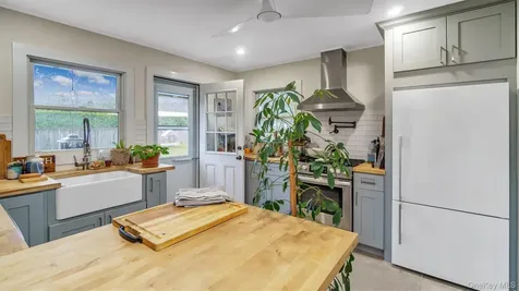 152 158 160 Church Lane Aquebogue NY 11901