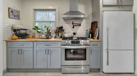 152 158 160 Church Lane Aquebogue NY 11901