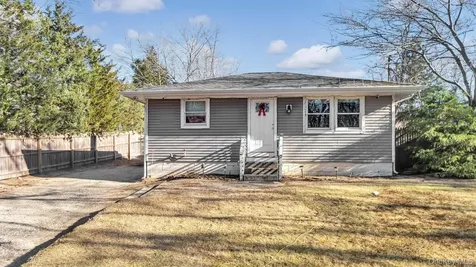 152 158 160 Church Lane Aquebogue NY 11901