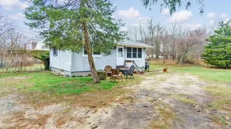 152 158 160 Church Lane Aquebogue NY 11901