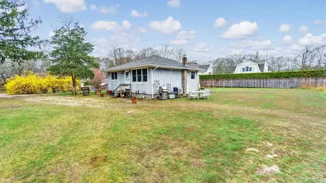 152 158 160 Church Lane Aquebogue NY 11901