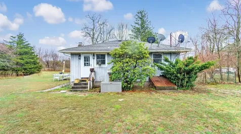 152 158 160 Church Lane Aquebogue NY 11901