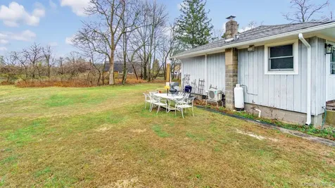 152 158 160 Church Lane Aquebogue NY 11901