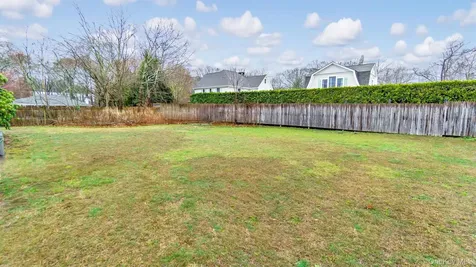 152 158 160 Church Lane Aquebogue NY 11901