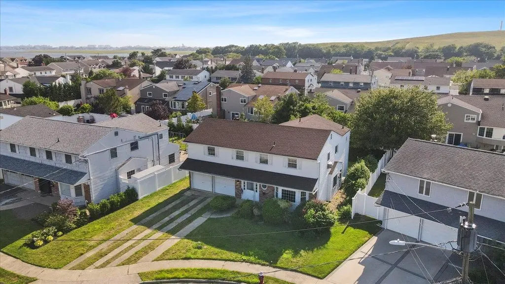 3944 Bea Court Oceanside NY 11572