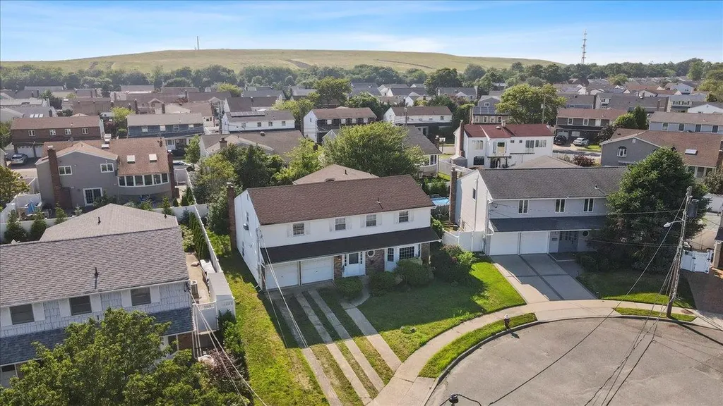 3944 Bea Court Oceanside NY 11572