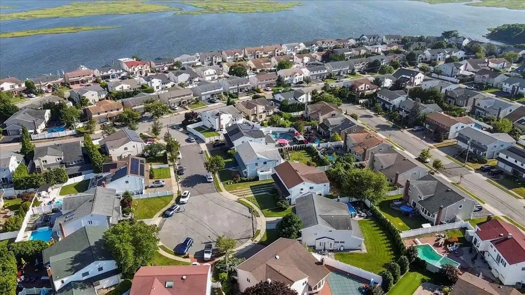 3944 Bea Court Oceanside NY 11572