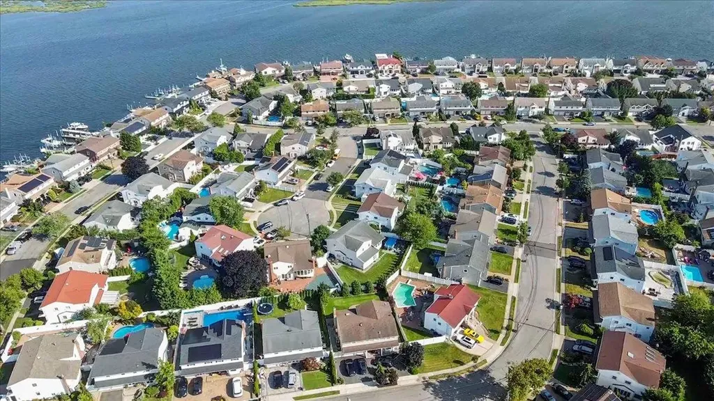 3944 Bea Court Oceanside NY 11572