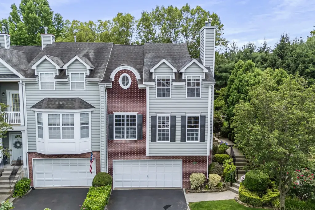 103 Paddington Circle Smithtown NY 11787