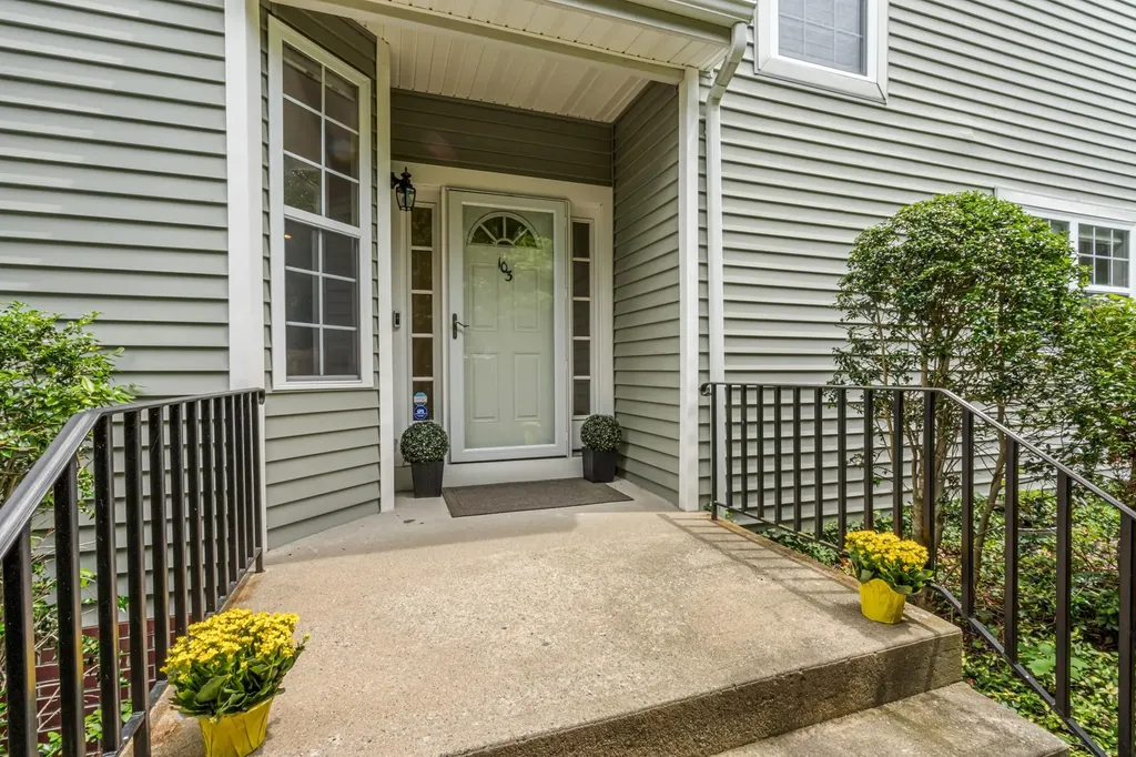 103 Paddington Circle Smithtown NY 11787