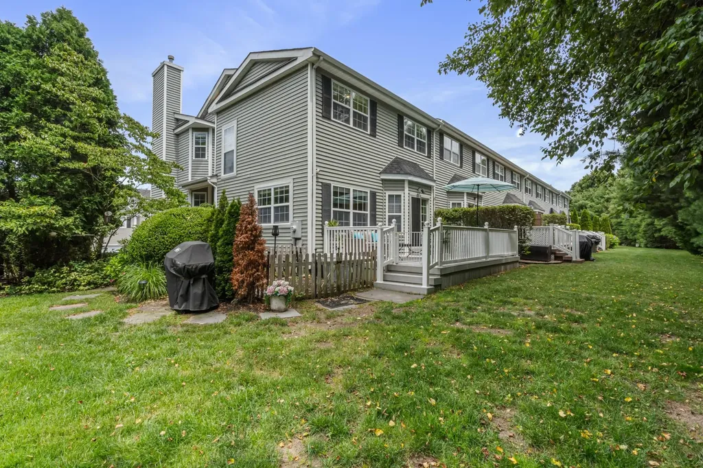 103 Paddington Circle Smithtown NY 11787