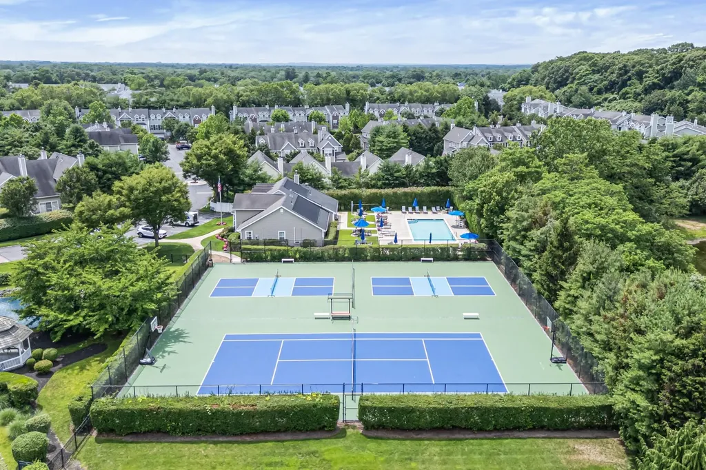 103 Paddington Circle Smithtown NY 11787