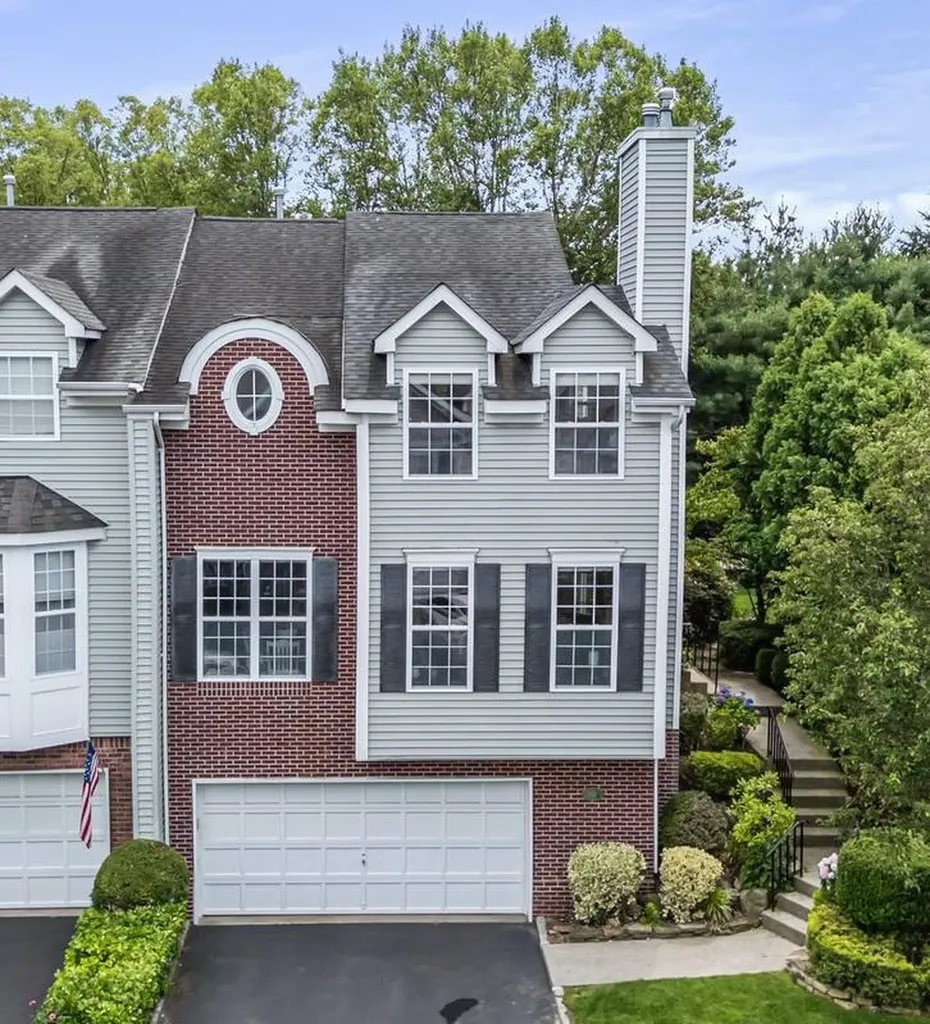 103 Paddington Circle Smithtown NY 11787