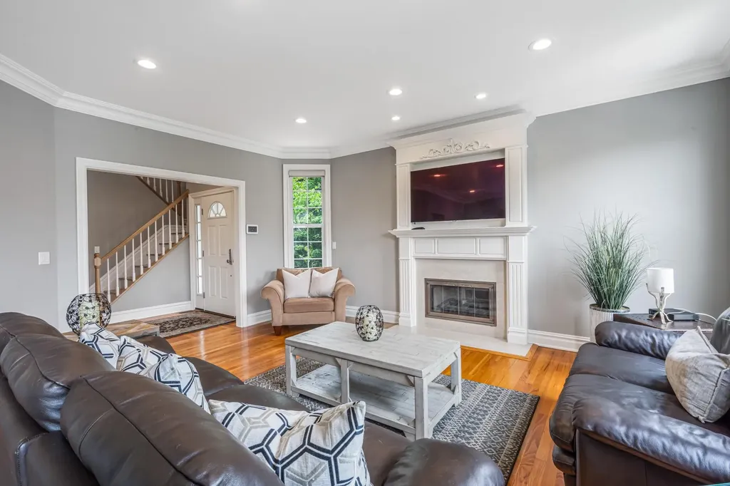 103 Paddington Circle Smithtown NY 11787