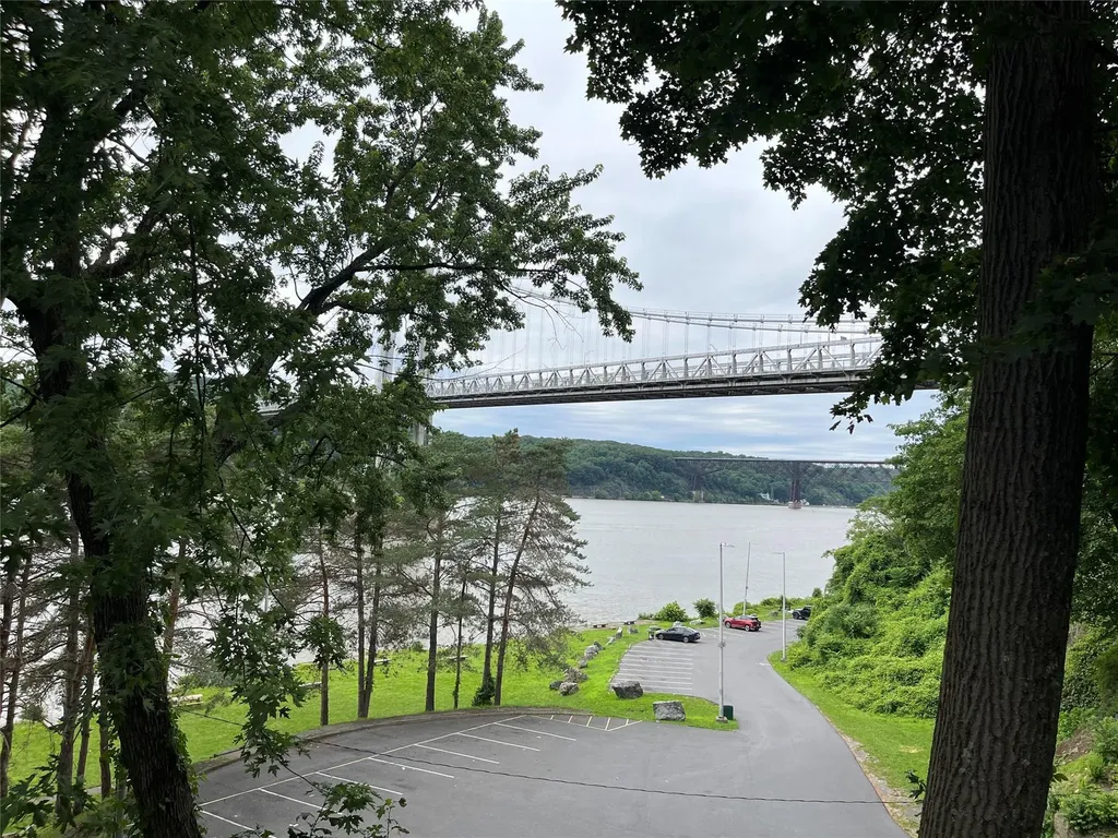 24 Hudson Heights Drive Poughkeepsie NY 12601