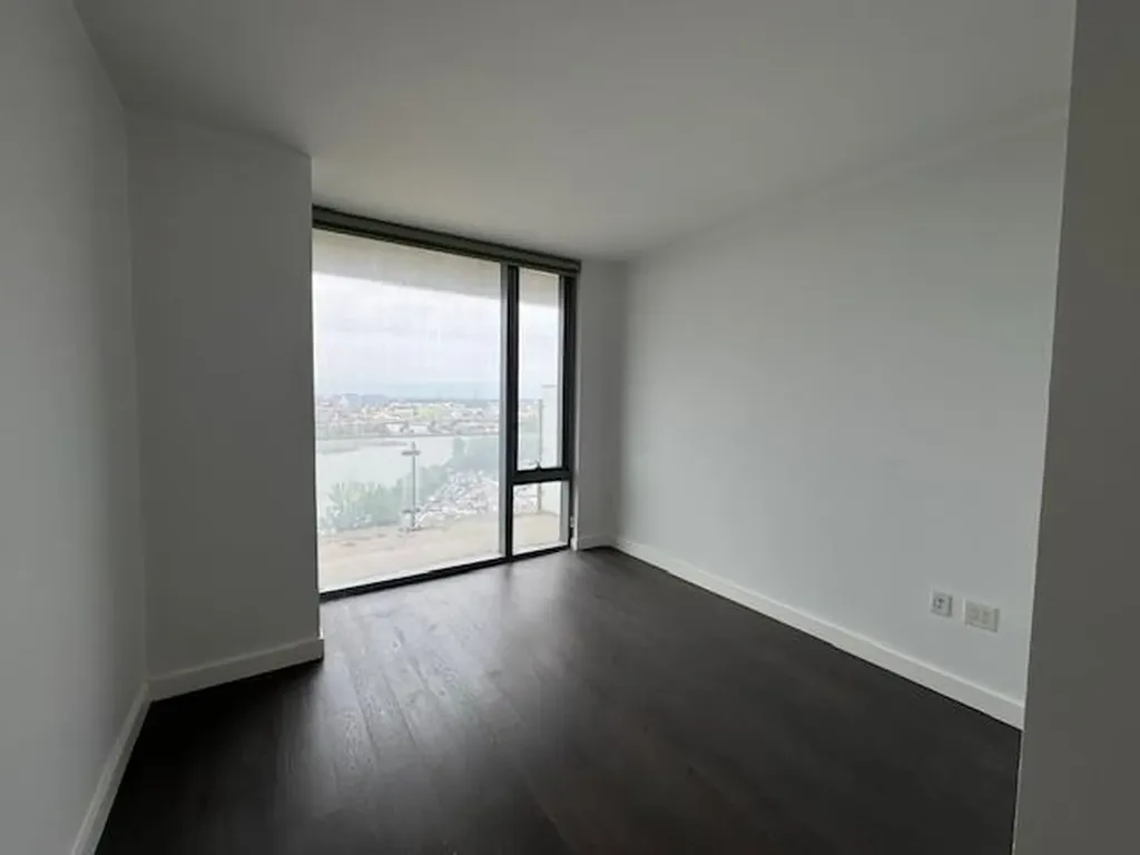 13105 40 Road Flushing NY 11354