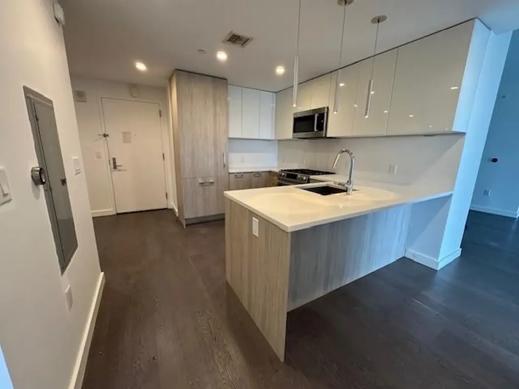 13105 40 Road Flushing NY 11354