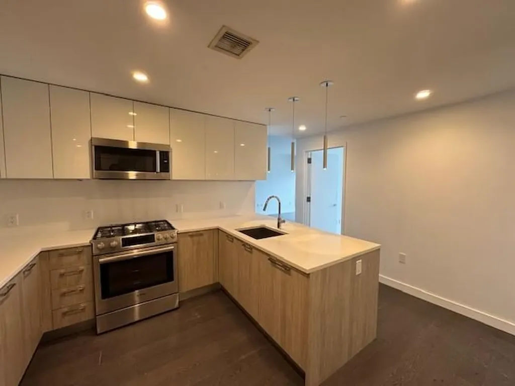 13105 40 Road Flushing NY 11354