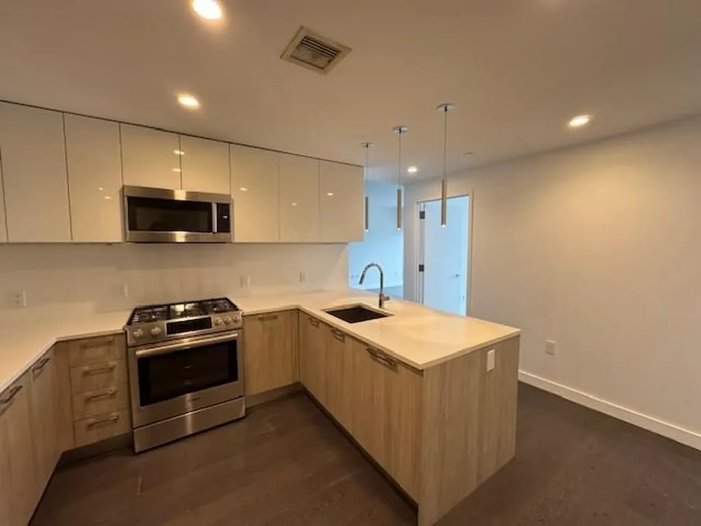 13105 40 Road Flushing NY 11354