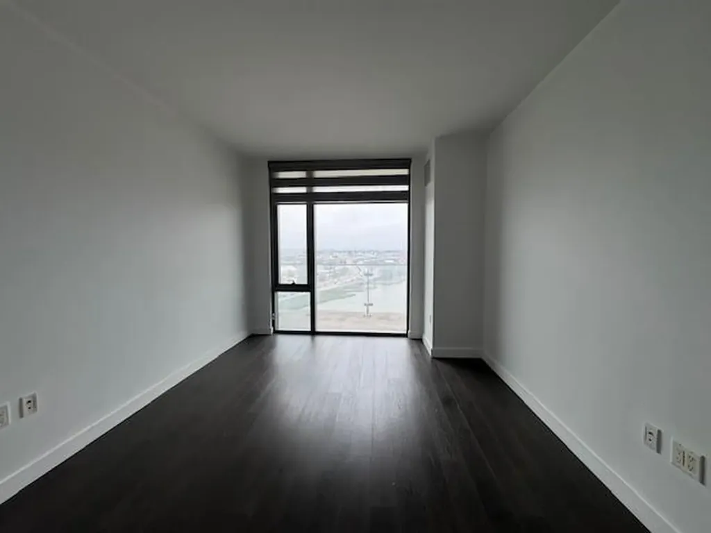 13105 40 Road Flushing NY 11354