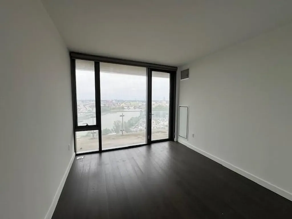13105 40 Road Flushing NY 11354