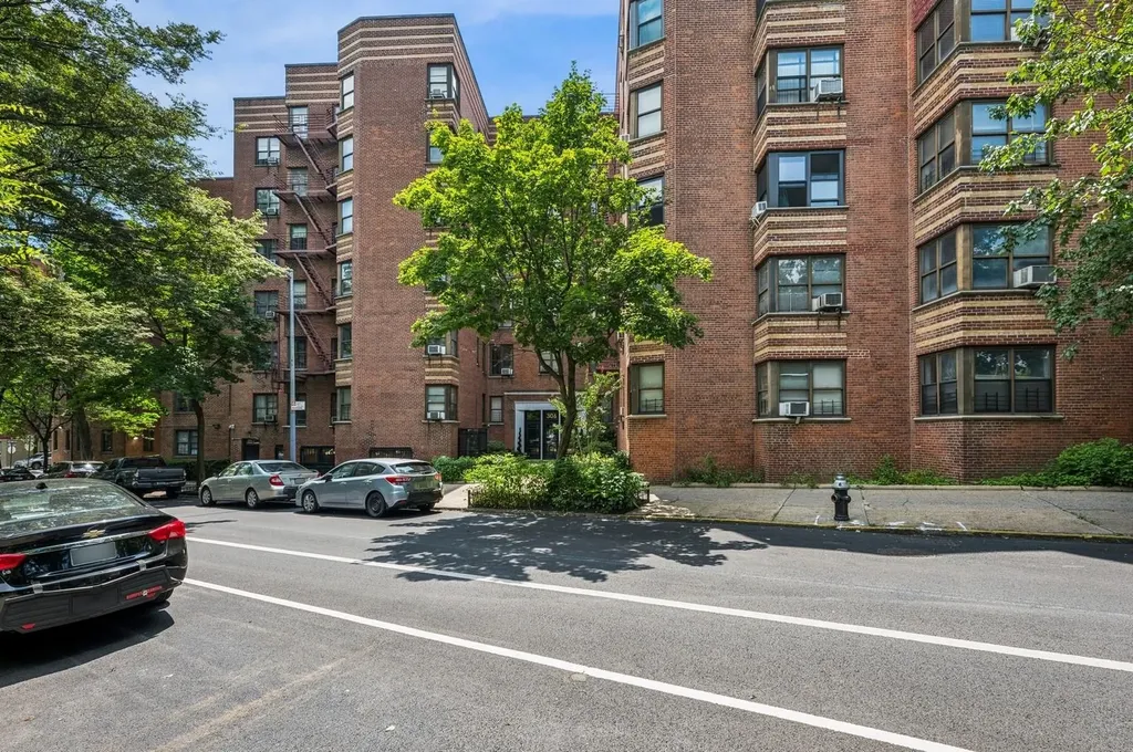 306 E Mosholu Parkway S Bronx NY 10458
