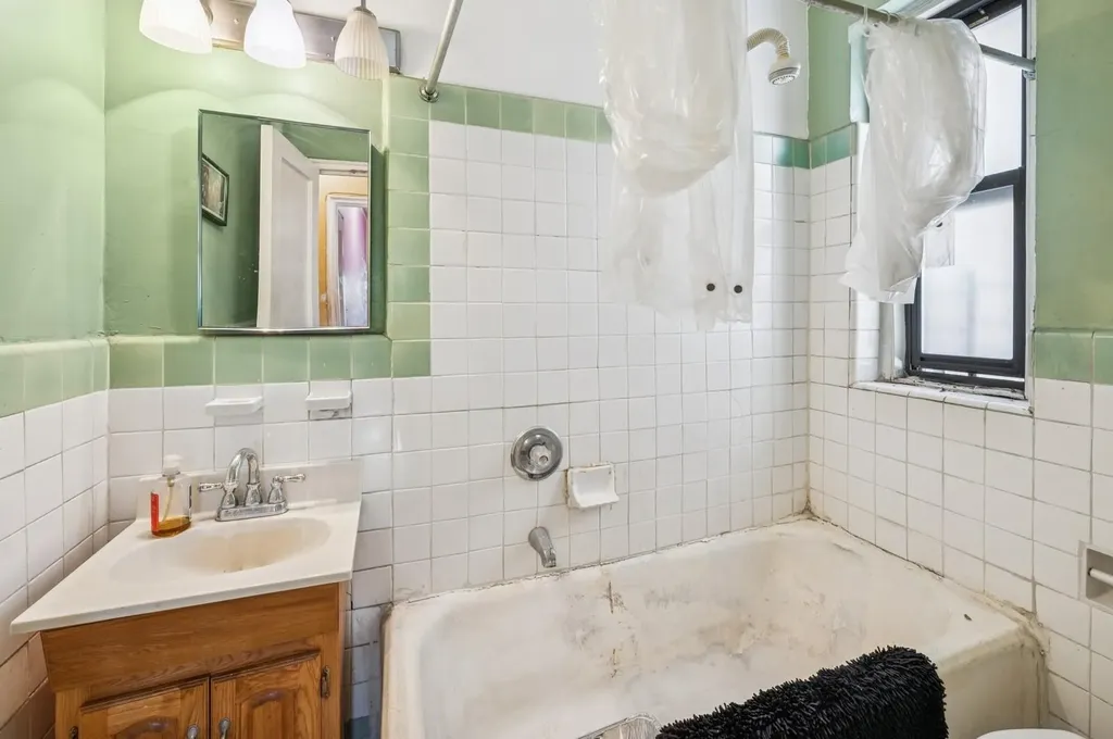 306 E Mosholu Parkway S Bronx NY 10458