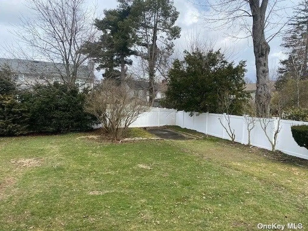 12 Baylis Place Syosset NY 11791