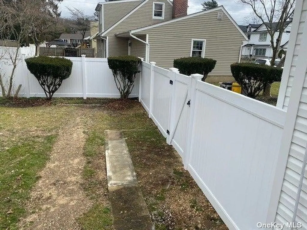 12 Baylis Place Syosset NY 11791