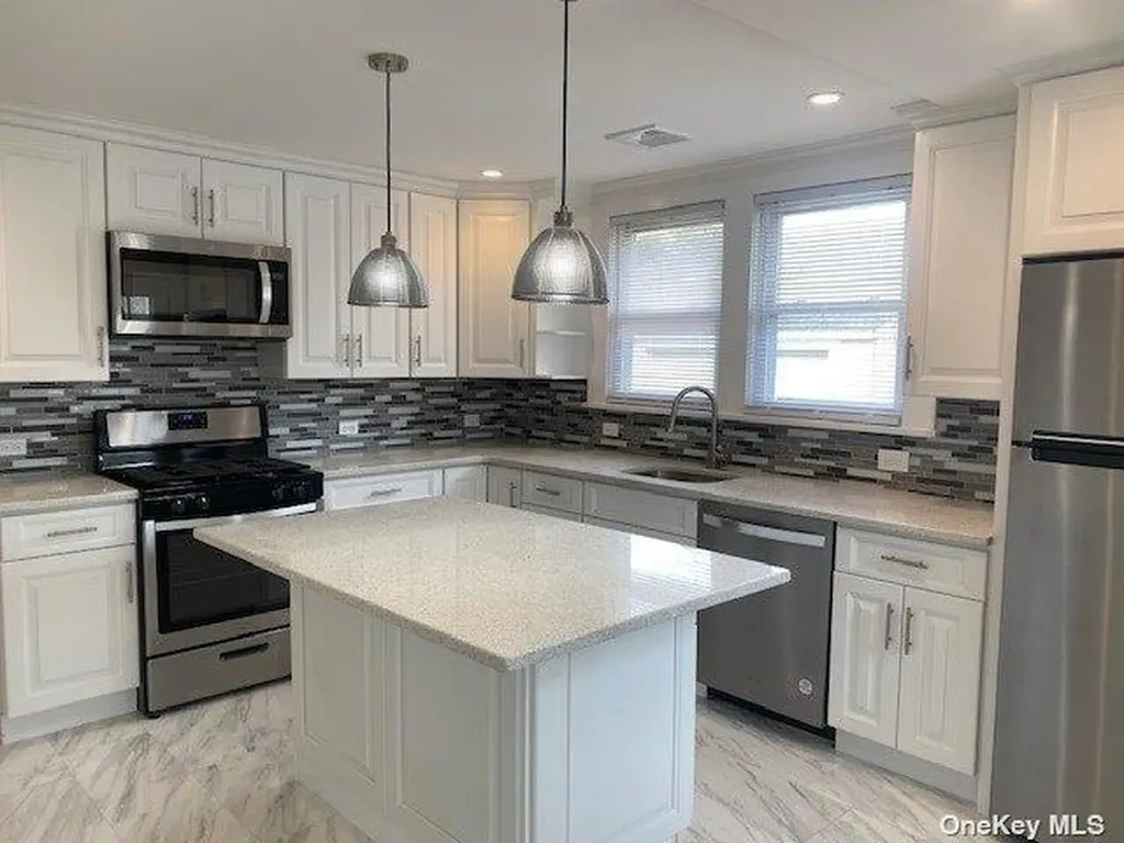 12 Baylis Place Syosset NY 11791