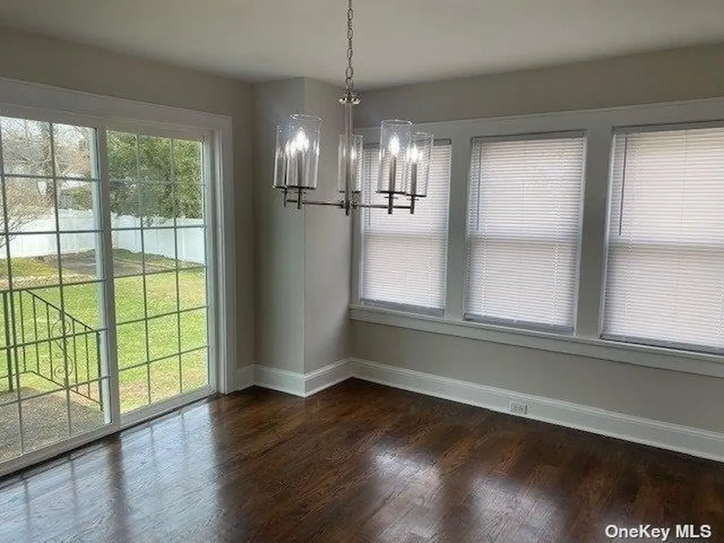 12 Baylis Place Syosset NY 11791