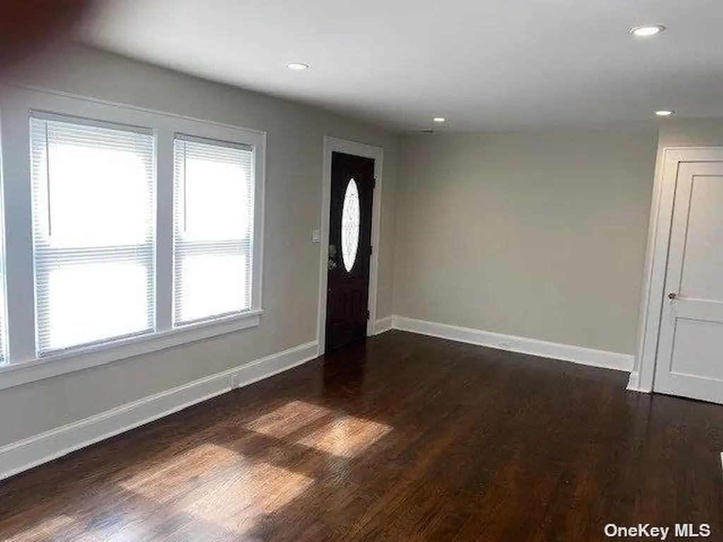 12 Baylis Place Syosset NY 11791