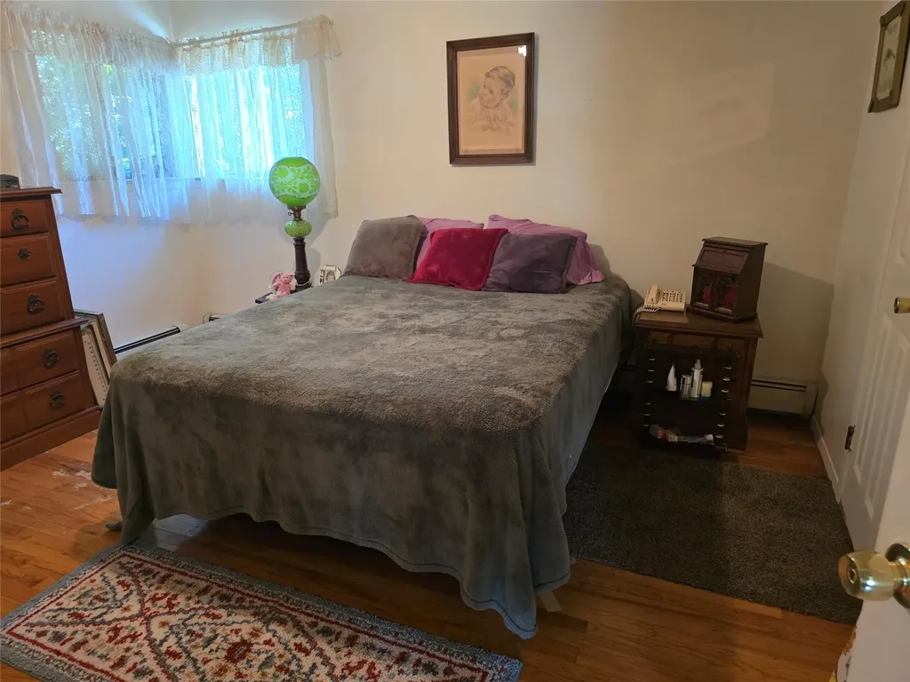 27 Leo Lane Deer Park NY 11729
