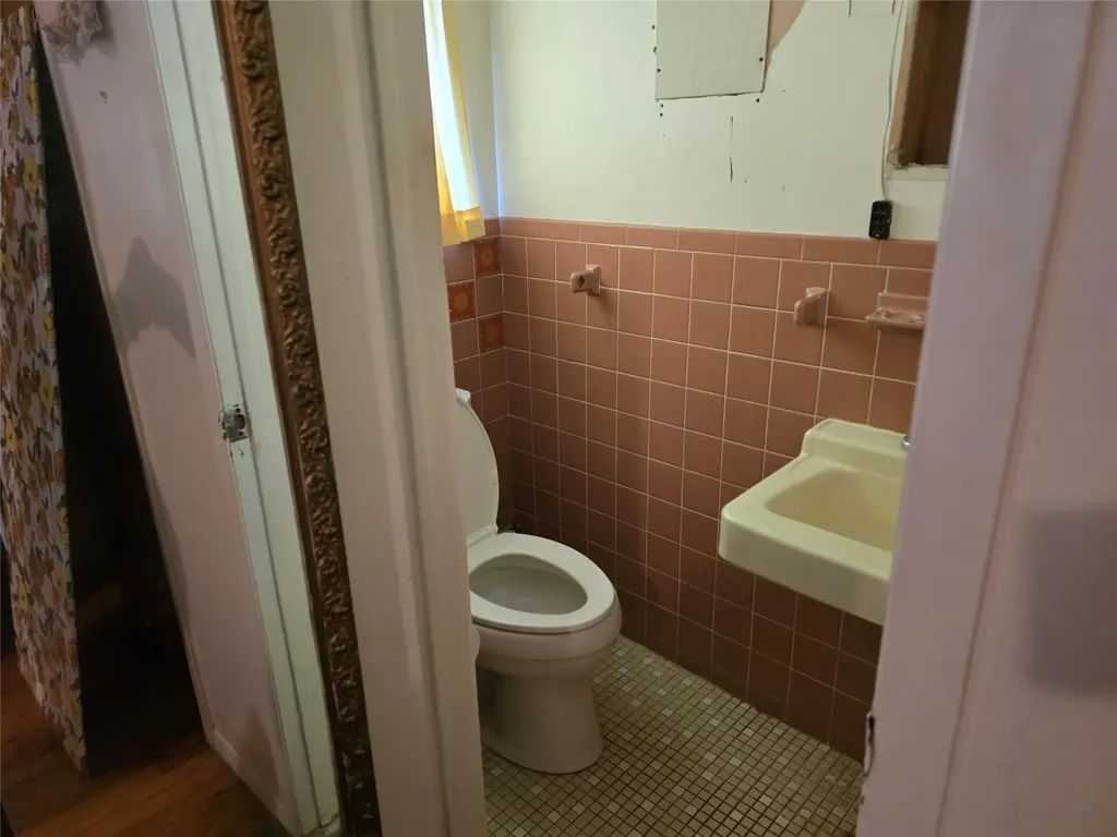 27 Leo Lane Deer Park NY 11729