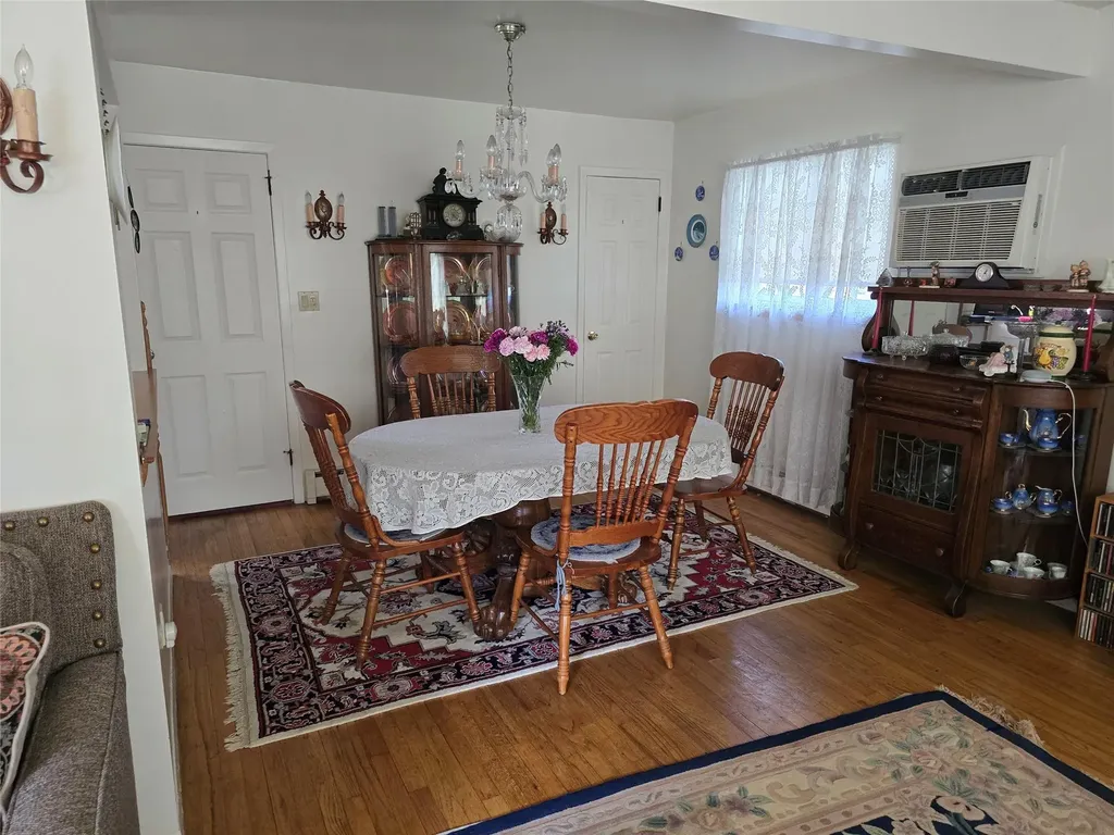 27 Leo Lane Deer Park NY 11729