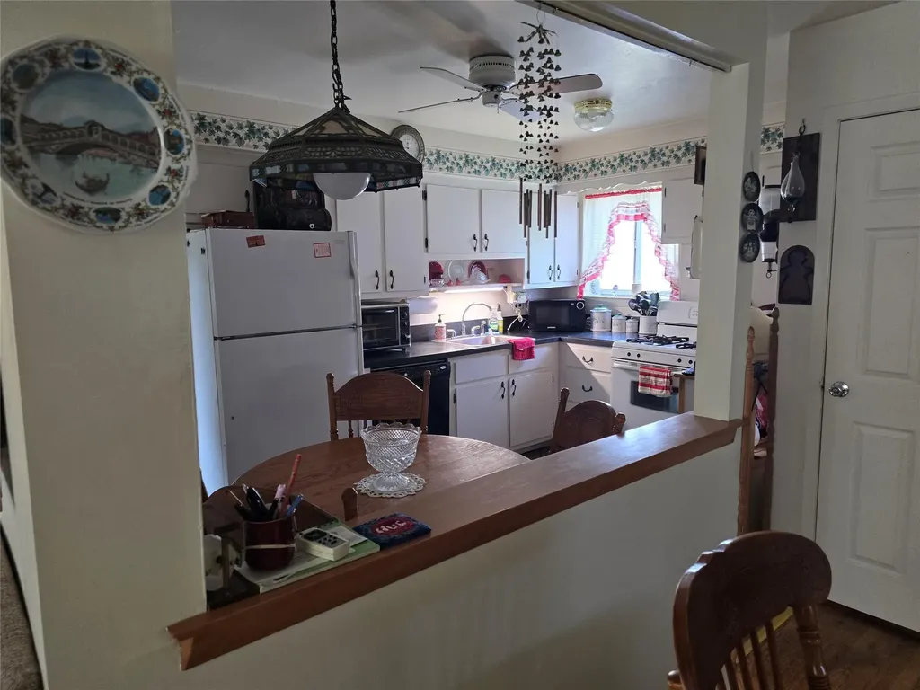 27 Leo Lane Deer Park NY 11729