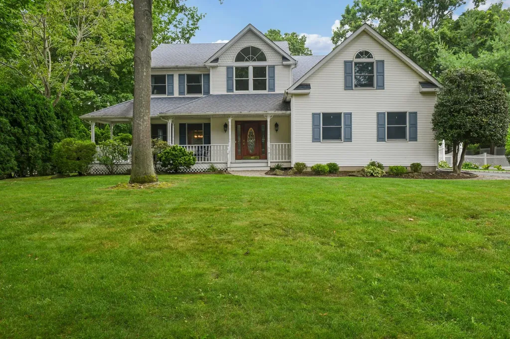 5 Aspen Circle Saint James NY 11780