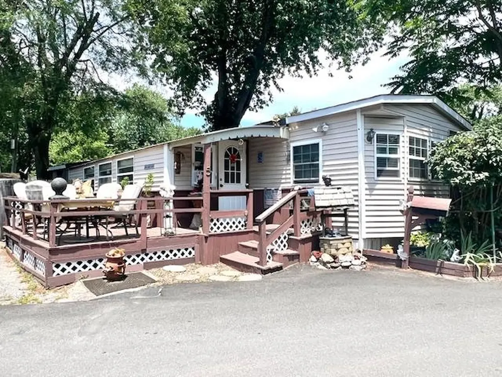 5 Elm Avenue Bay Shore NY 11706