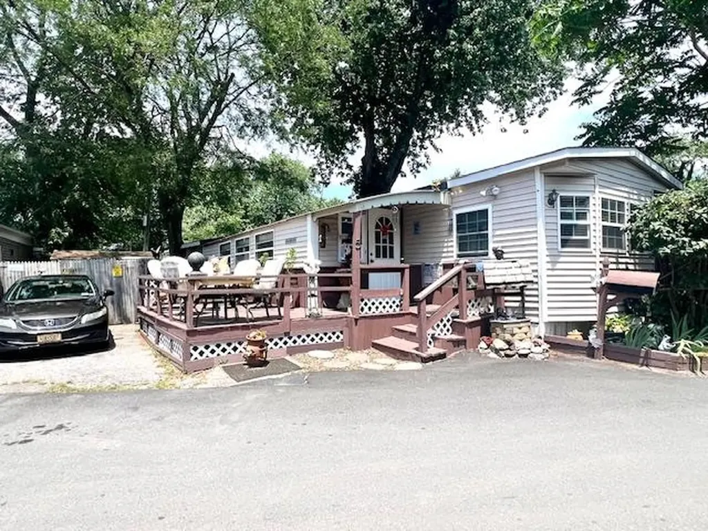 5 Elm Avenue Bay Shore NY 11706
