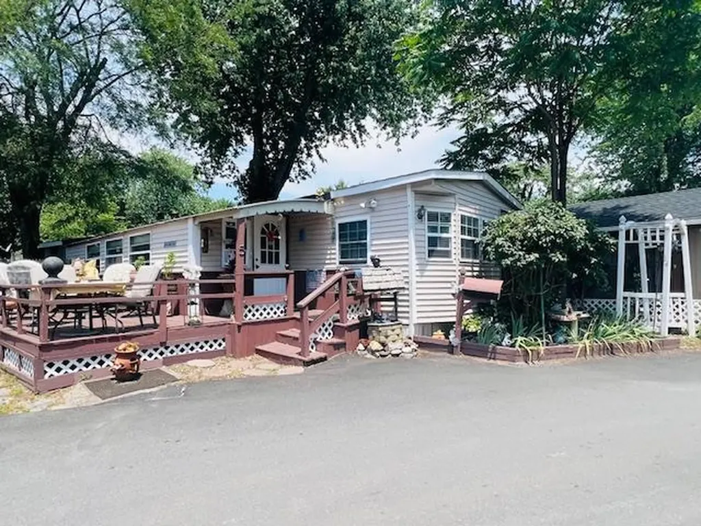 5 Elm Avenue Bay Shore NY 11706