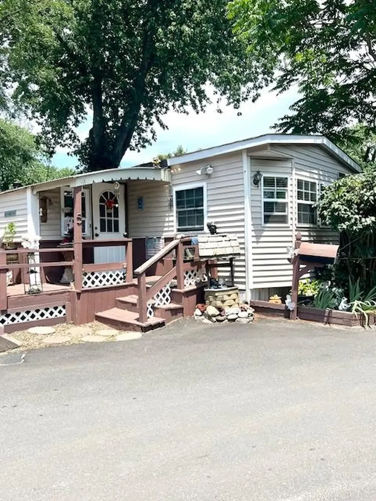 5 Elm Avenue Bay Shore NY 11706
